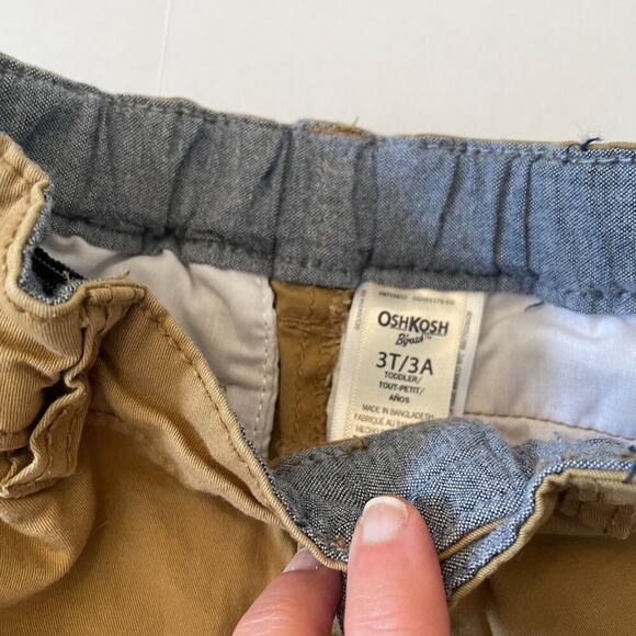 Outfit Bundle 3 Basics  2T/3T, Puffer Vest, Osh Kosh Khaki Pants, Camo Shorts - Picture 4 of 5